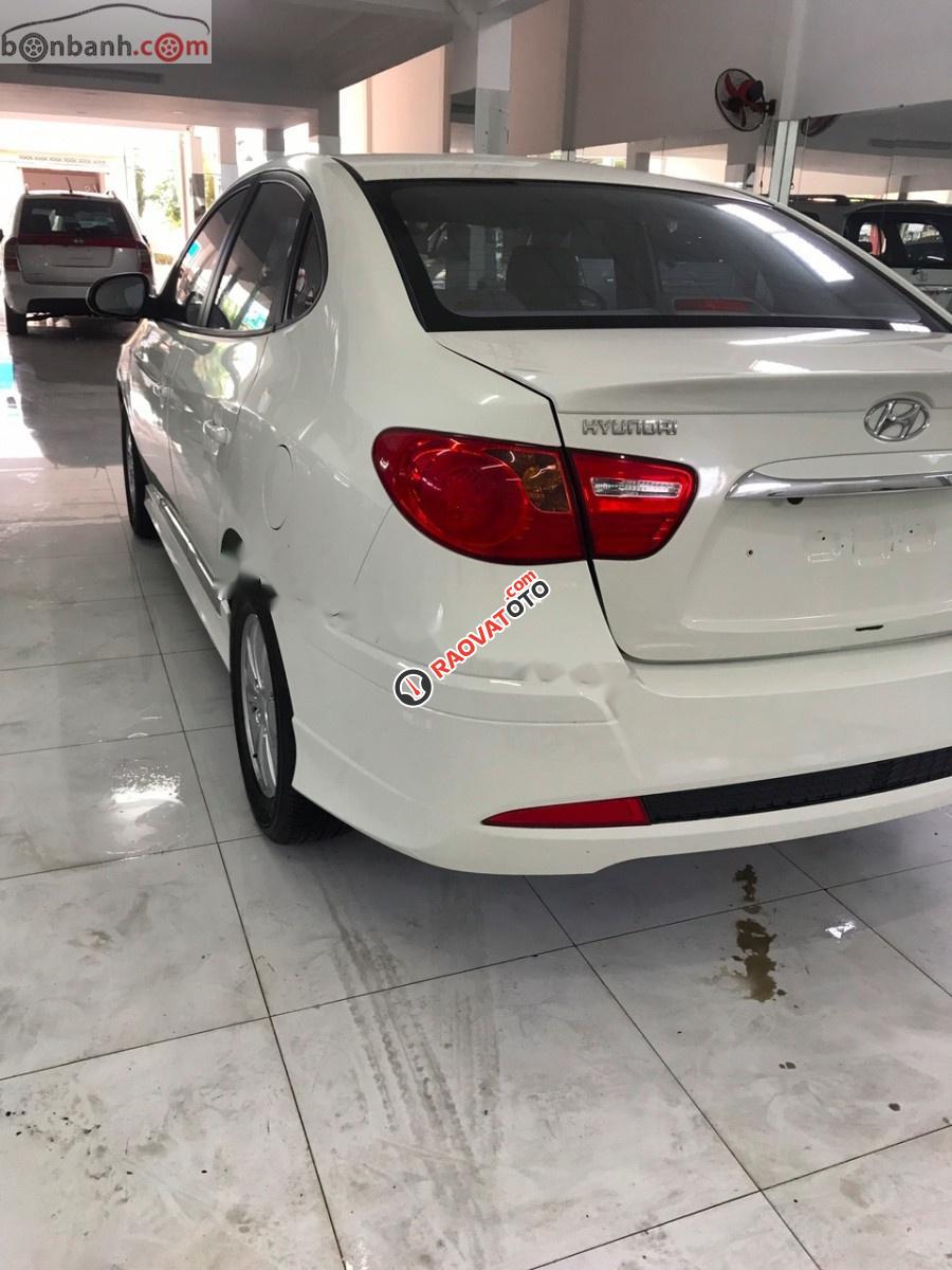 Bán Hyundai Avante 1.6 MT đời 2016, màu trắng chính chủ giá cạnh tranh-4