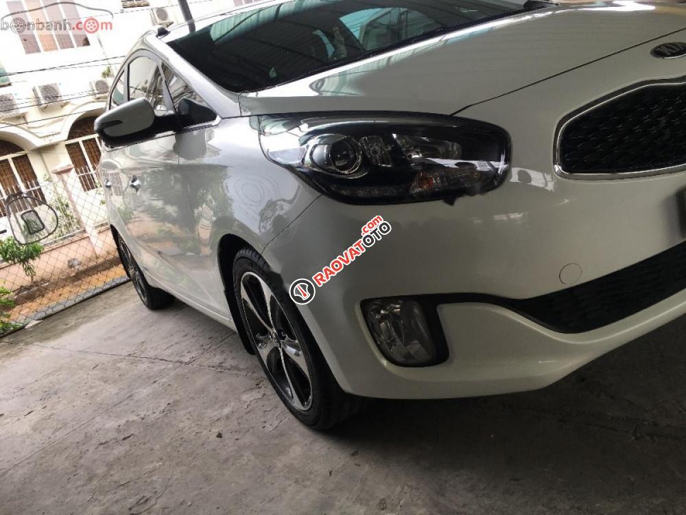 Cần bán Kia Rondo DAT 2015, màu trắng chính chủ, giá tốt-7
