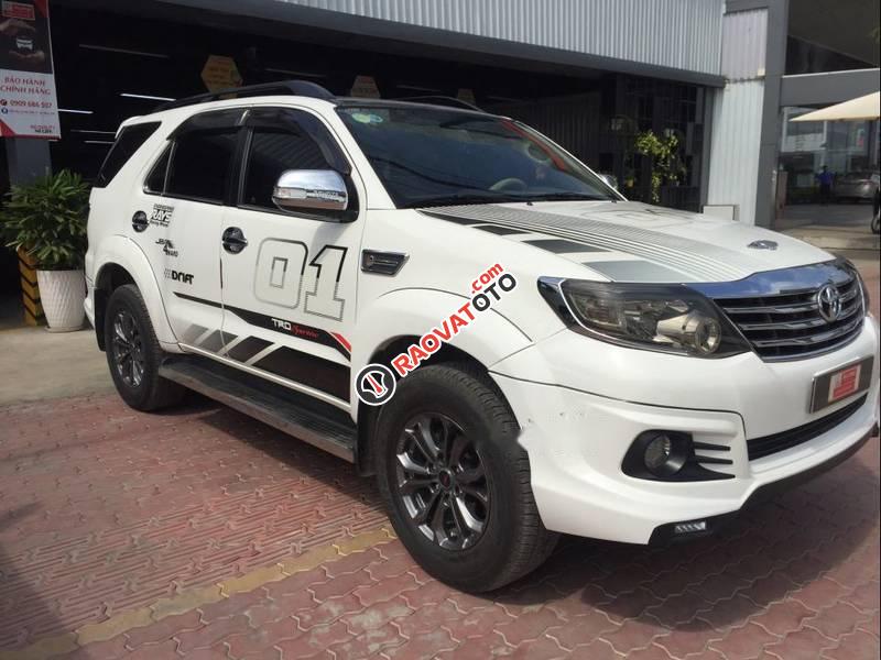Cần bán lại xe Toyota Fortuner TRD 2016, màu trắng, giá 930tr-1
