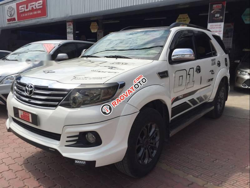 Cần bán lại xe Toyota Fortuner TRD 2016, màu trắng, giá 930tr-0