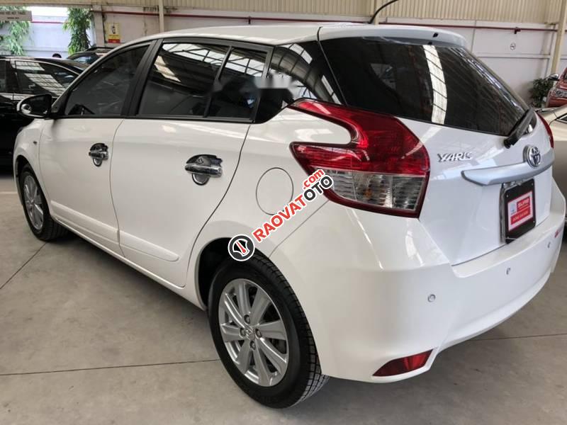 Cần bán lại xe Toyota Yaris 1.3E năm 2015, màu trắng-2