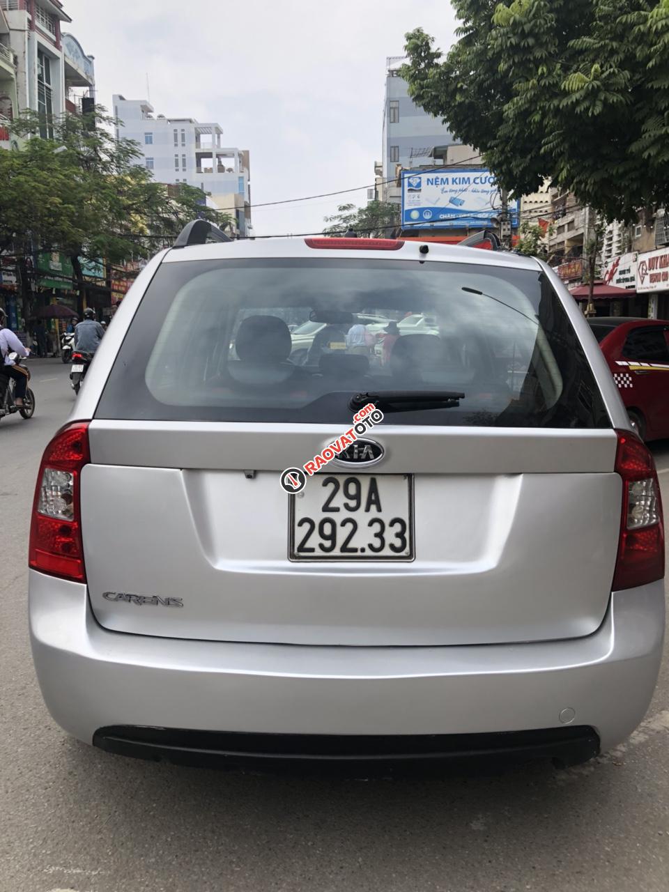 Nhà cần bán Kia Caren 2011, màu bạc-7