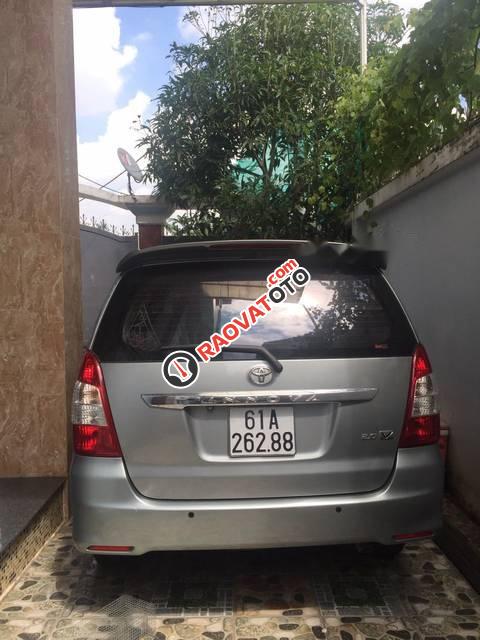 Bán Toyota Innova V sản xuất năm 2012, màu bạc số tự động-4