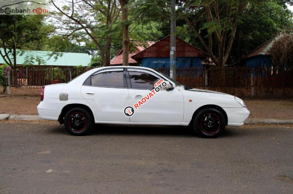 Cần bán gấp Daewoo Nubira II đời 2002, màu trắng -1