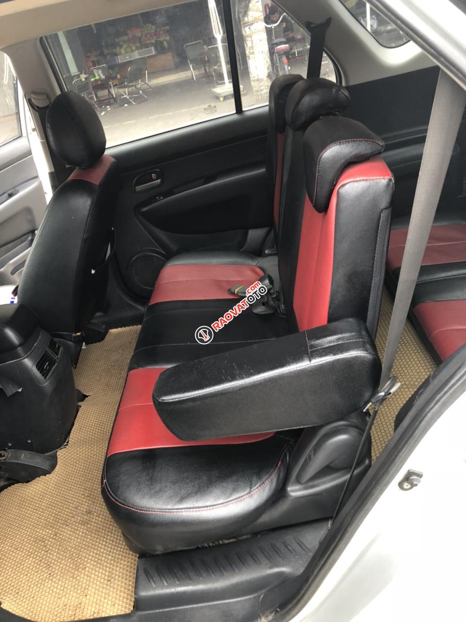 Nhà cần bán Kia Caren 2011, màu bạc-1