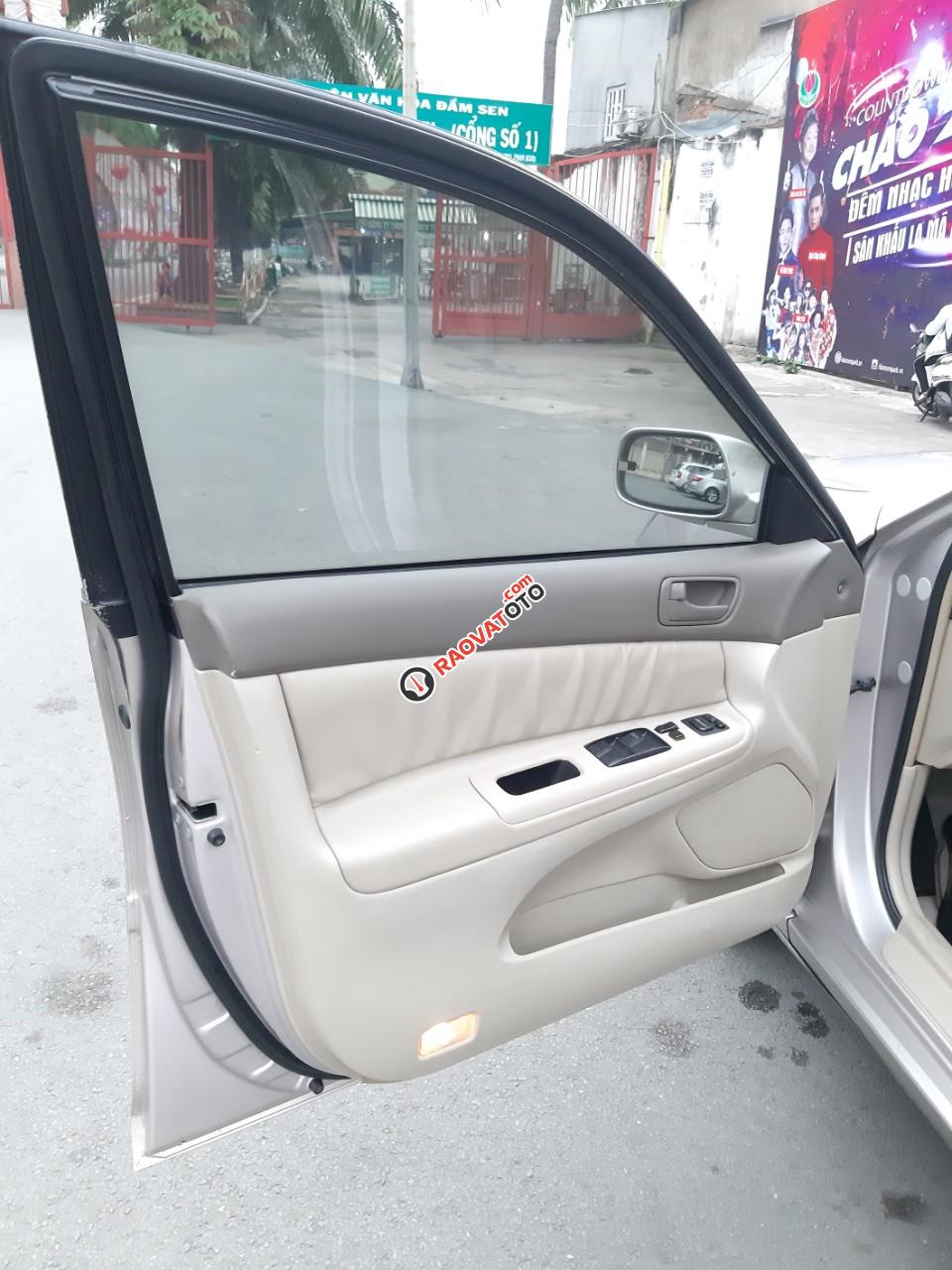 Bán xe Toyota Camry 2.4 model 2003, màu bạc, nhập khẩu còn rất mới, giá 333tr-4