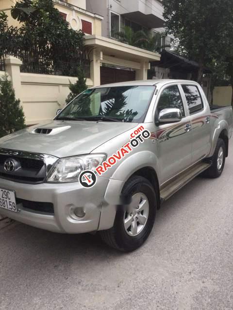 Bán Toyota Hilux 3.0 G đời 2011, màu bạc, nhập khẩu nguyên chiếc-2