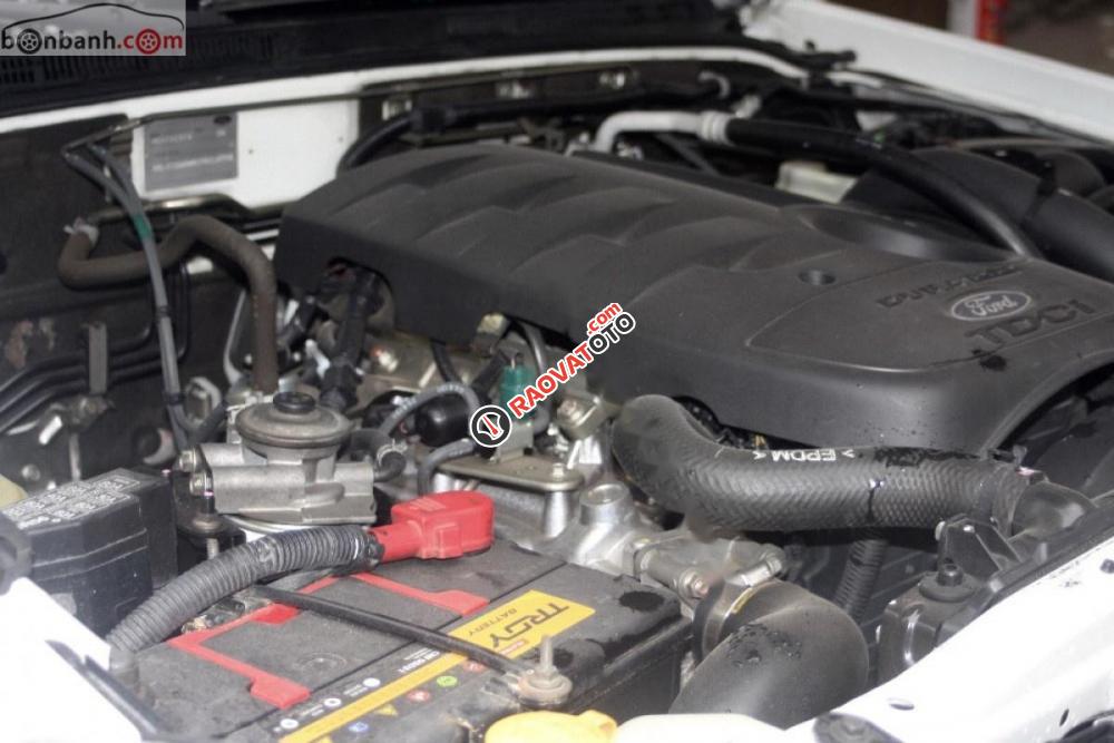 Bán xe Ford Everest AT 2014 màu trắng, xe còn rất mới-5