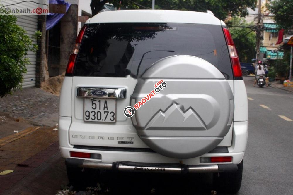 Bán xe Ford Everest AT 2014 màu trắng, xe còn rất mới-9