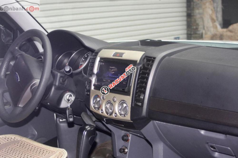 Bán xe Ford Everest AT 2014 màu trắng, xe còn rất mới-7