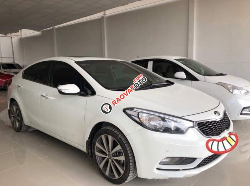 Cần bán gấp Kia K3 AT năm 2015, màu trắng, xe đẹp keng như xe mới-0