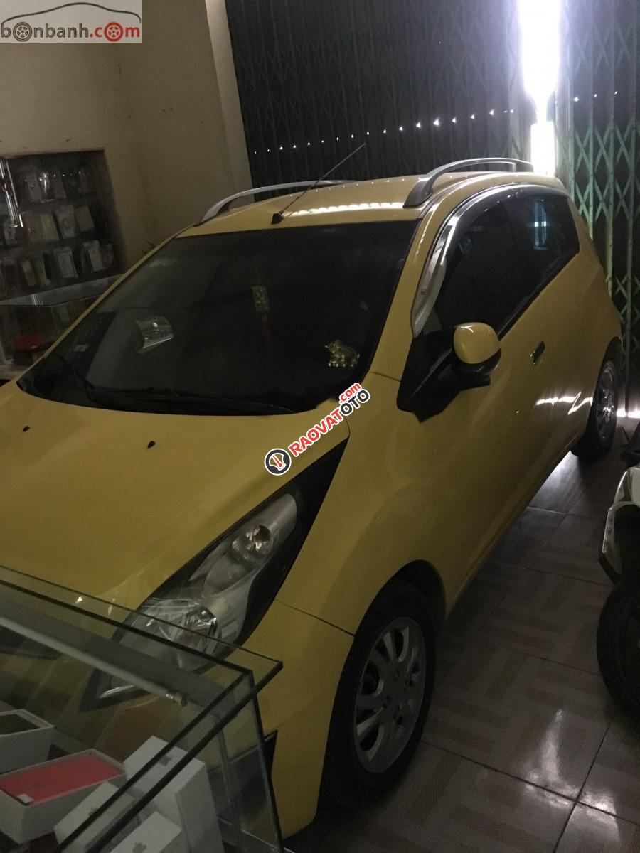 Cần bán Chevrolet Spark LT 1.0 MT năm 2014, màu vàng-2