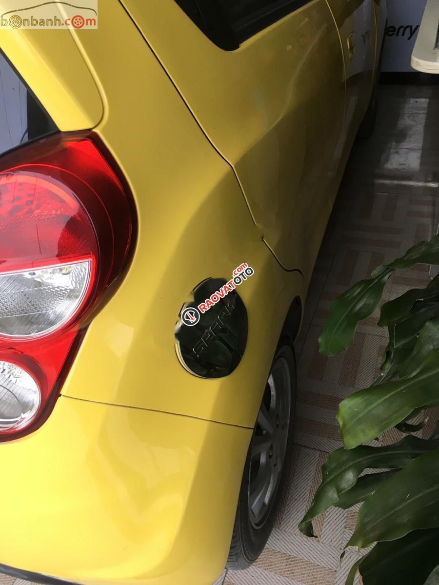 Cần bán Chevrolet Spark LT 1.0 MT năm 2014, màu vàng-1
