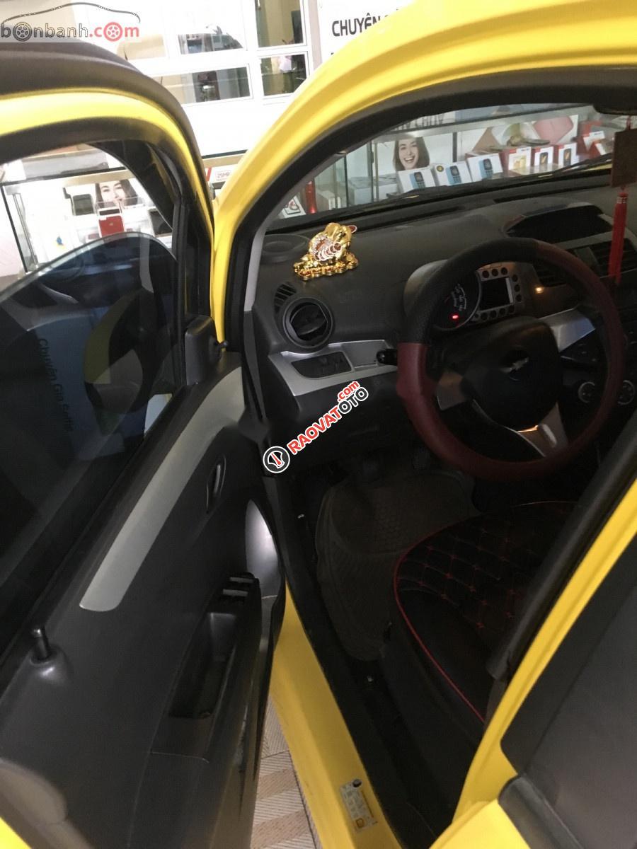 Cần bán Chevrolet Spark LT 1.0 MT năm 2014, màu vàng-0