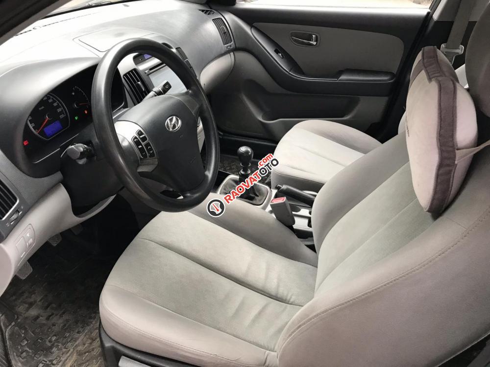 Bán Hyundai Avante 1.6 MT màu xám chuột, số sàn, sản xuất 2011, biển Sài Gòn-1