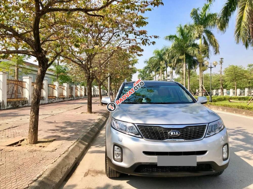 Bán xe Kia Sorento GAT 2017, máy xăng, màu bạc-1