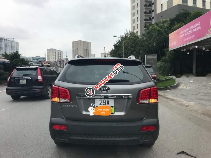 Cần bán gấp Kia Sorento 2.4 AT 2013, màu xám, giá 636tr-1