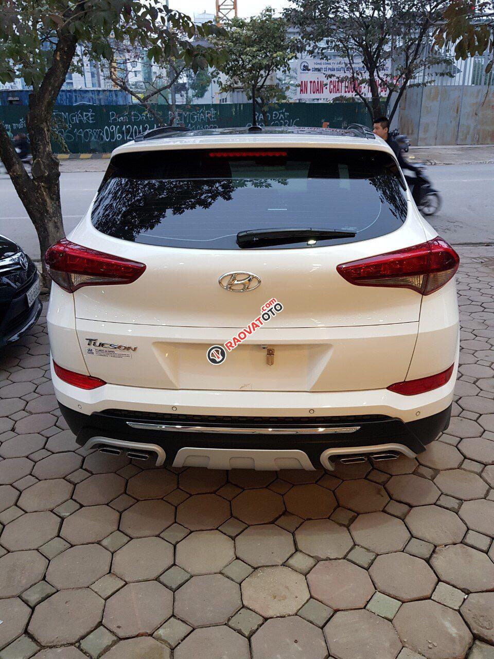 Cần bán Hyundai Tucson năm 2016 màu trắng, giá 915 triệu nhập khẩu-3