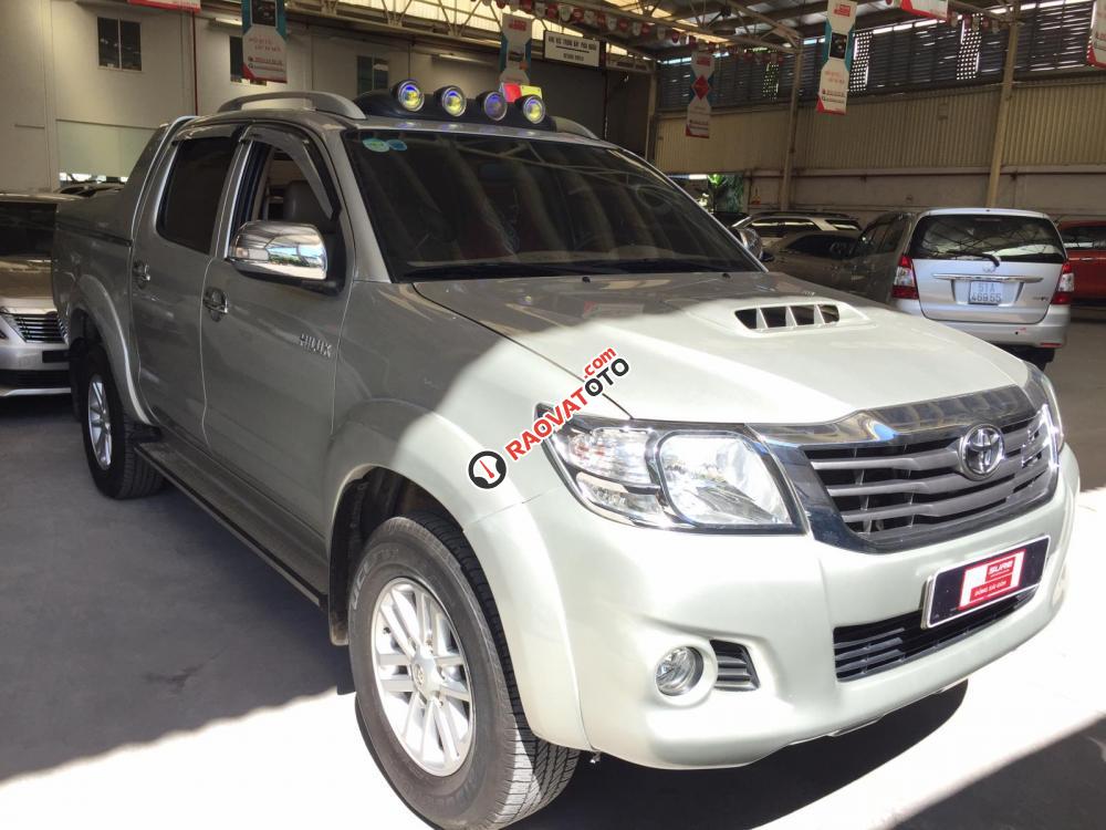 Bán Toyota Hilux 2.4E đời 2014, màu bạc, xe bán tải máy dầu, số sàn, giá còn thương lượng-1