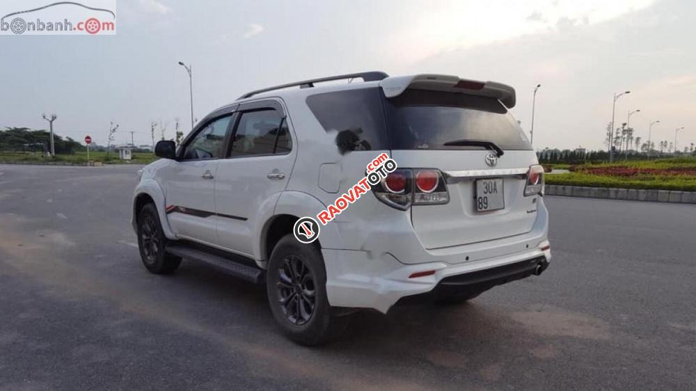 Chính chủ bán Toyota Fortuner TRD Sportivo 4x2 AT 2015, màu trắng, giá chỉ 825 triệu-1