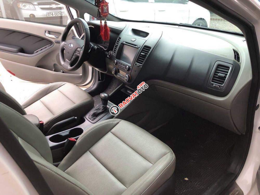 Cần bán lại xe Kia K3 AT đăng ký lần đầu 2016, màu trắng ít sử dụng, 595 triệu-2