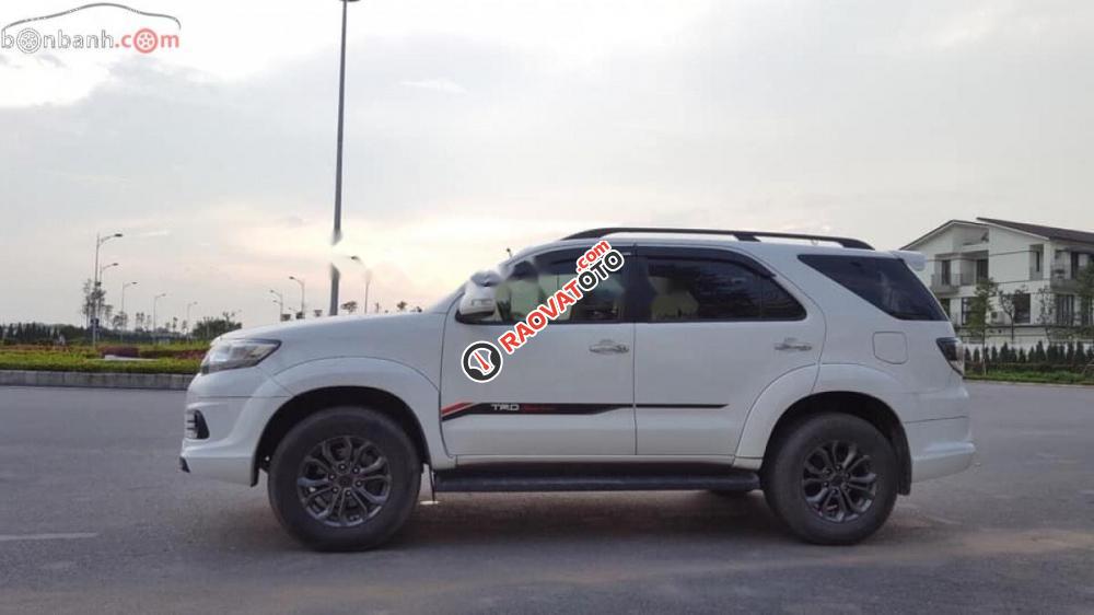 Chính chủ bán Toyota Fortuner TRD Sportivo 4x2 AT 2015, màu trắng, giá chỉ 825 triệu-3