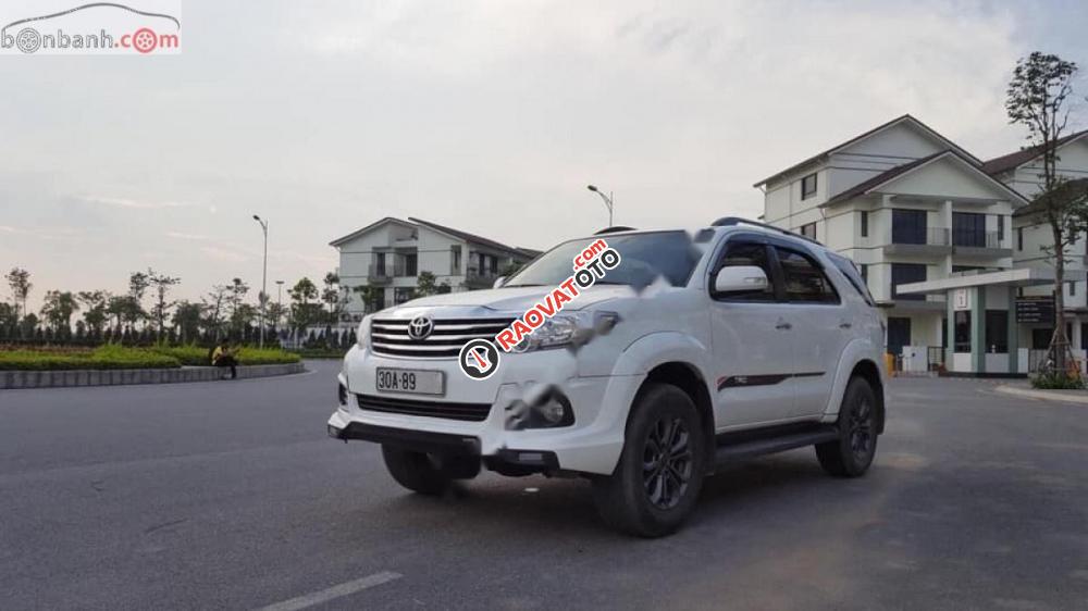 Chính chủ bán Toyota Fortuner TRD Sportivo 4x2 AT 2015, màu trắng, giá chỉ 825 triệu-0