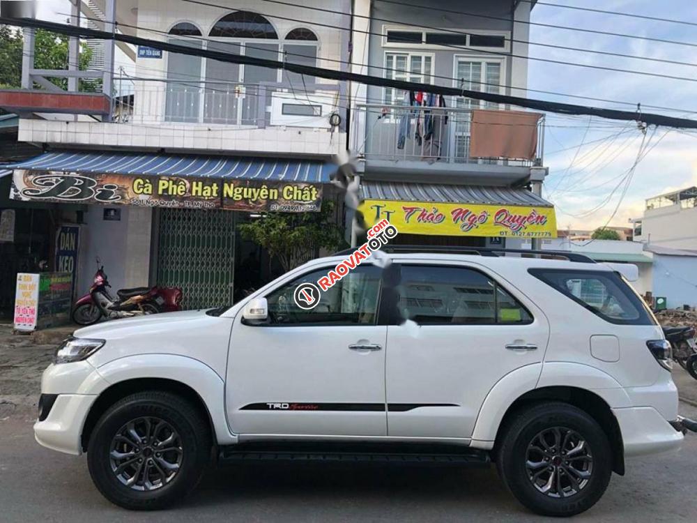 Bán Toyota Fortuner TRD Sportivo 4x2 AT năm 2015, màu trắng-1