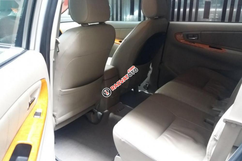 Cần bán lại xe Toyota Innova 2.0V năm sản xuất 2009, màu bạc-4