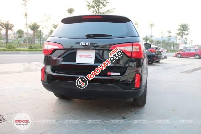 Cần bán lại xe Kia Sorento 2.4AT năm sản xuất 2016, màu đen, giá 795tr-3