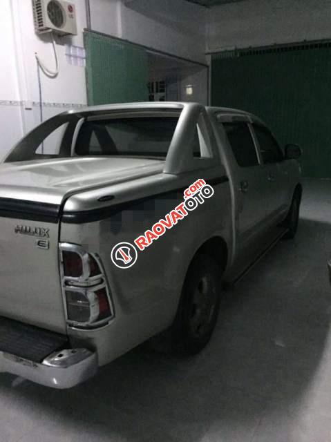 Cần bán Toyota Hilux MT đời 2012, màu bạc, xe nhập, giá 410tr-4