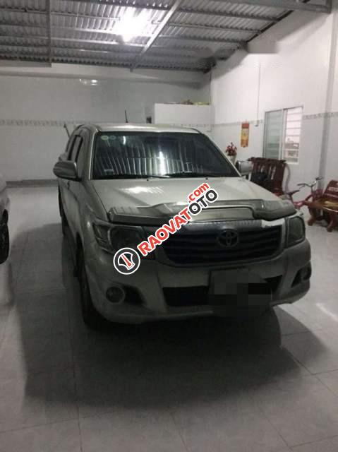 Cần bán Toyota Hilux MT đời 2012, màu bạc, xe nhập, giá 410tr-5