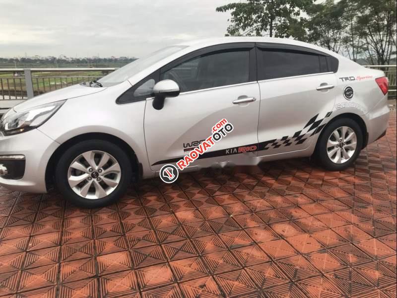 Cần bán lại xe Kia Rio MT đời 2015, màu bạc như mới -3