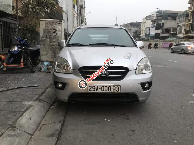 Cần bán lại xe Kia Carens MT năm 2011, màu bạc xe gia đình-0