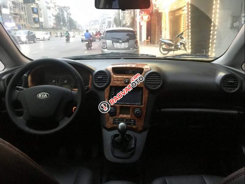 Cần bán lại xe Kia Carens MT năm 2011, màu bạc xe gia đình-1