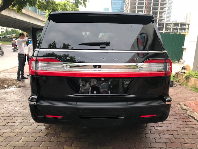 Cần bán xe Lincoln Navigator 570 đời 2019, màu đen, nhập khẩu nguyên chiếc-2