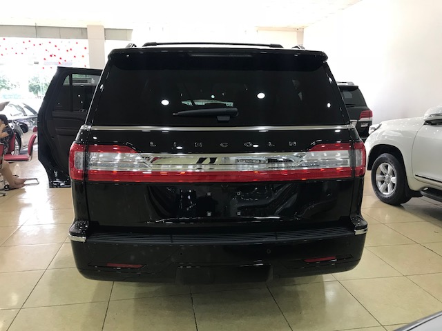 Cần bán xe Lincoln Navigator 570 đời 2019, màu đen, nhập khẩu nguyên chiếc-3