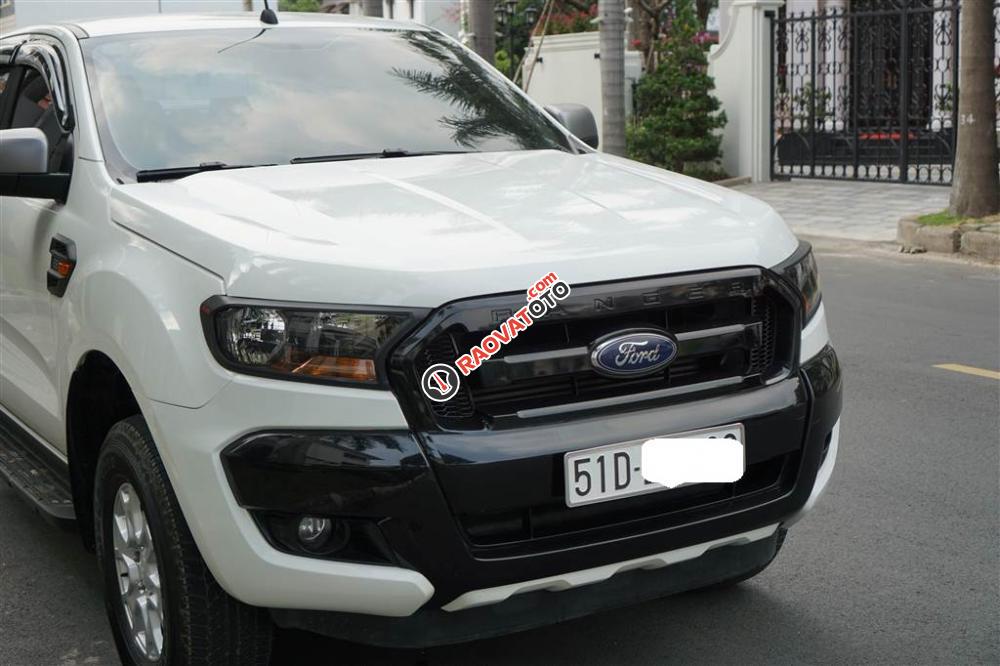 Ford Ranger XLS 4x2 màu trắng 2017, số tự động-3