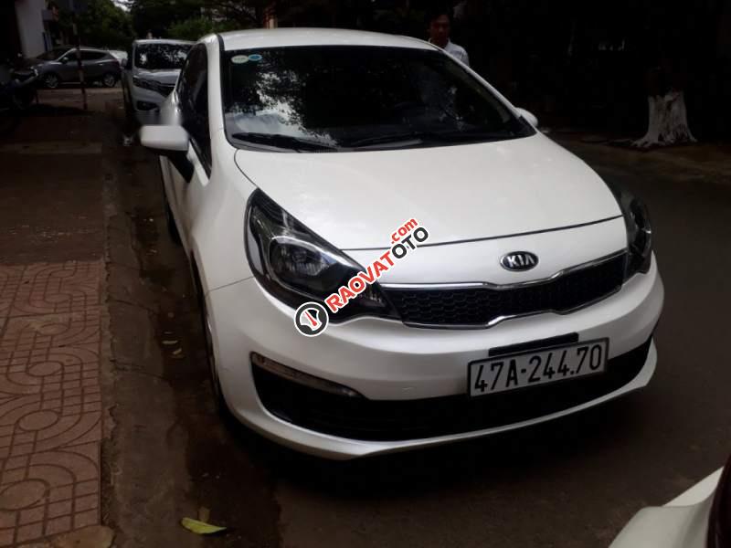 Bán xe Kia Rio màu trắng, đời 2015, số sàn, số km đã đi 50500 km-4