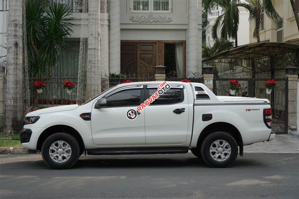 Ford Ranger XLS 4x2 màu trắng 2017, số tự động-2