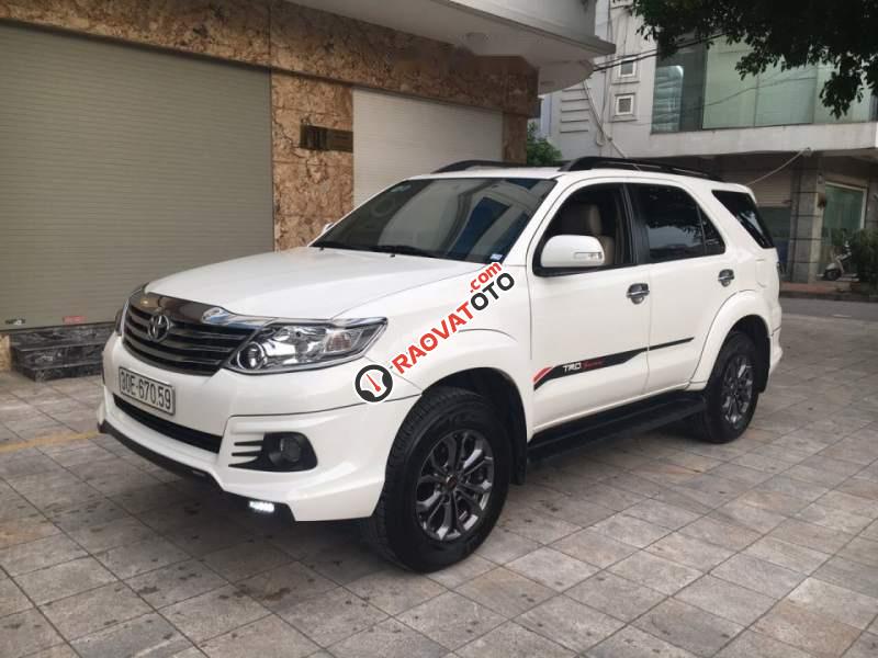 Bán xe Toyota Fortuner Sportivo năm sản xuất 2016, màu trắng chính chủ, giá tốt-0