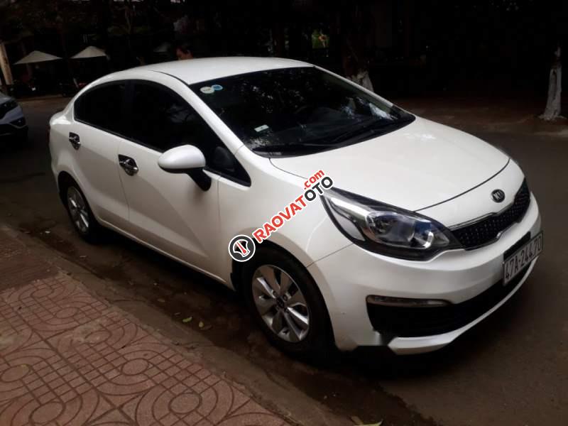 Bán xe Kia Rio màu trắng, đời 2015, số sàn, số km đã đi 50500 km-2