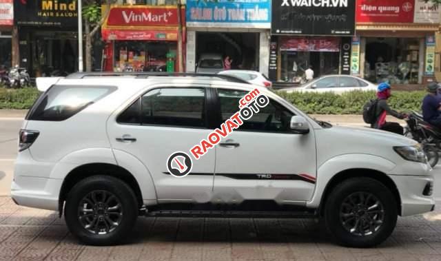Bán xe Toyota Fortuner 4x4AT đời 2016, màu trắng như mới-0