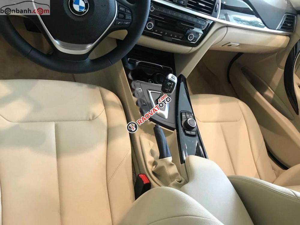 Cần bán BMW 320i năm sản xuất 2017, màu trắng, xe nhập-3