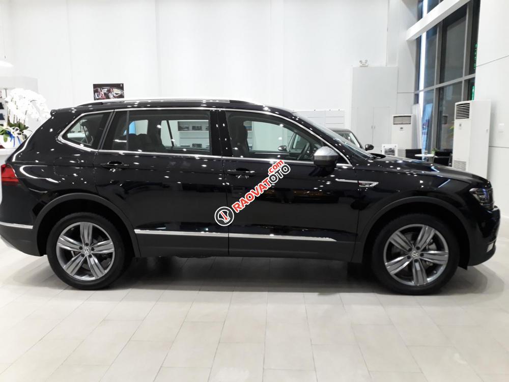Cần bán Volkswagen Tiguan 2.0 năm 2019, màu đen -1