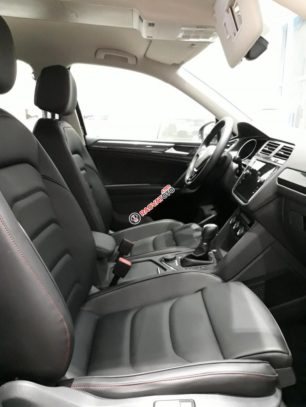 Cần bán Volkswagen Tiguan 2.0 năm 2019, màu đen -0