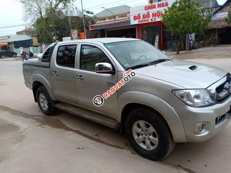 Cần bán xe Toyota Hilux 3.0G sản xuất 2011, màu bạc, xe nhập-2