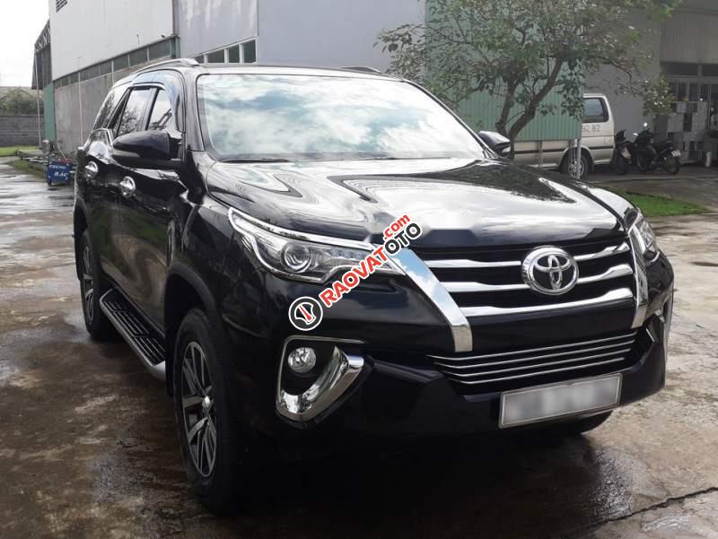 Cần bán lại xe Toyota Fortuner 4x4AT đời 2017, màu đen, xe đẹp, đầy đủ đồ chơi-0
