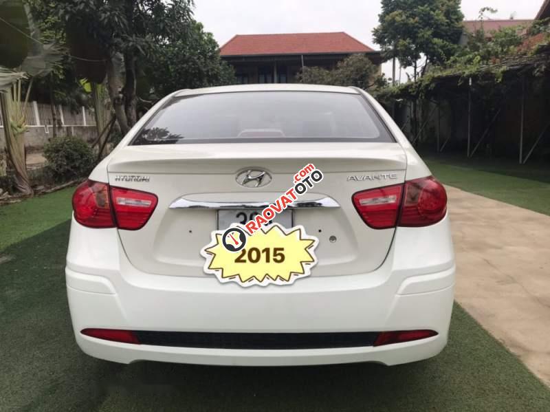 Gia đình cần bán xe Hyundai Avante 1.6MT, sx 2015, đi 3 vạn-1