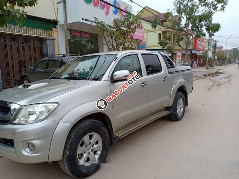 Cần bán xe Toyota Hilux 3.0G sản xuất 2011, màu bạc, xe nhập-0